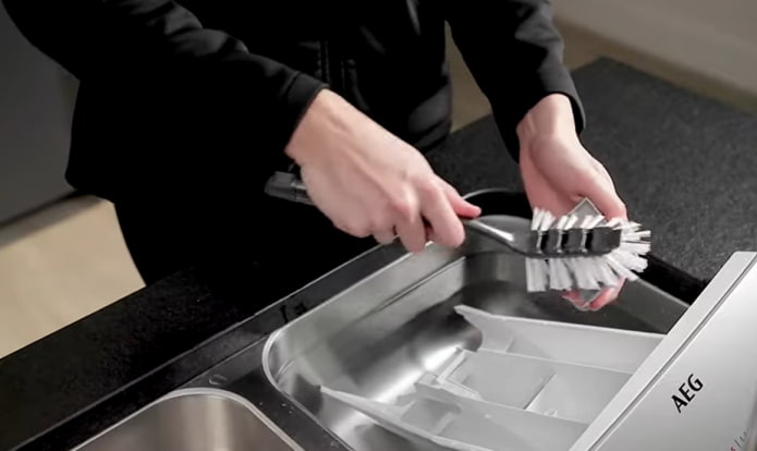 clean the tray