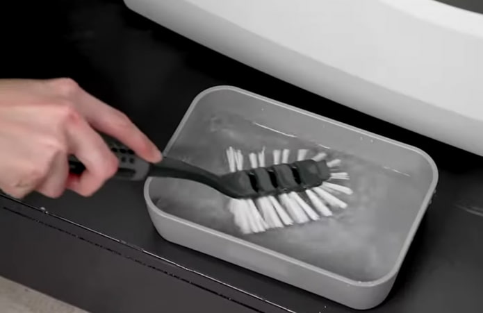washing the tray