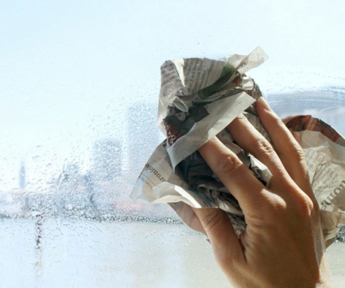 washing windows with a newspaper