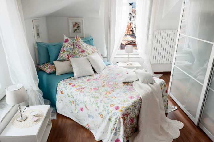 Bed diagonally