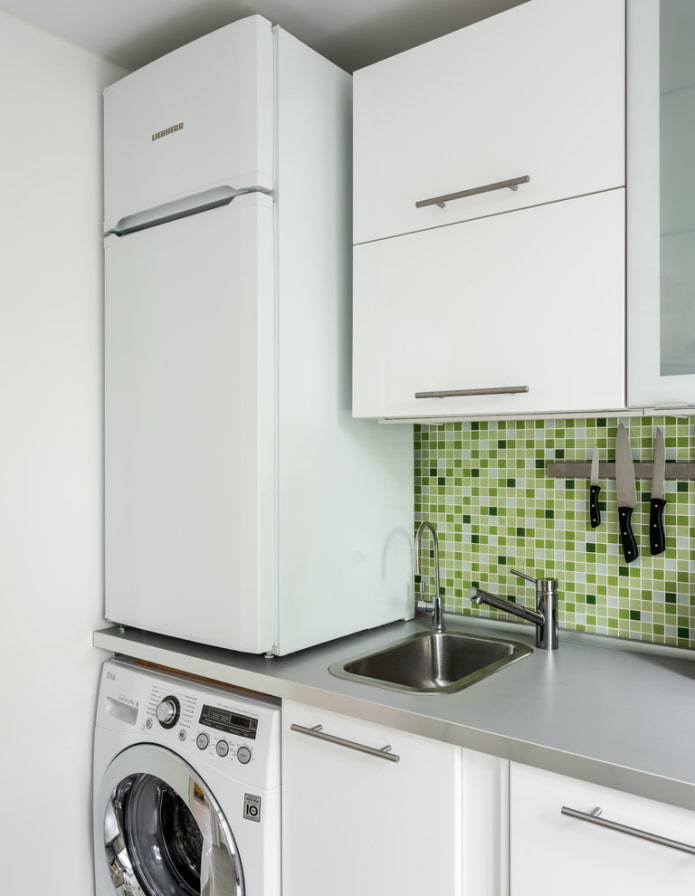 Refrigerator above the washing machine