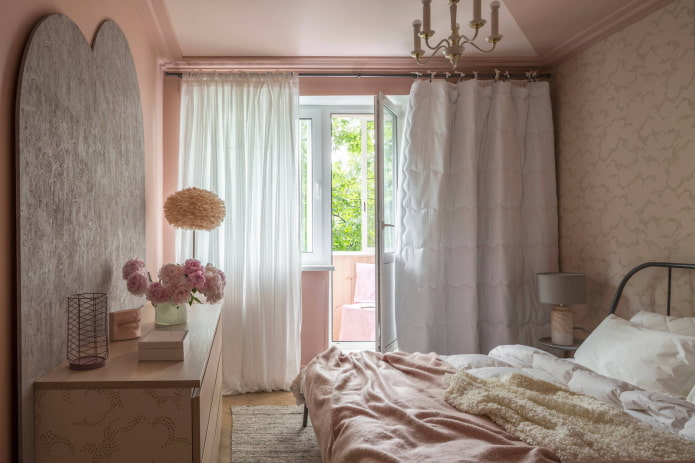 Bedroom in pink tones
