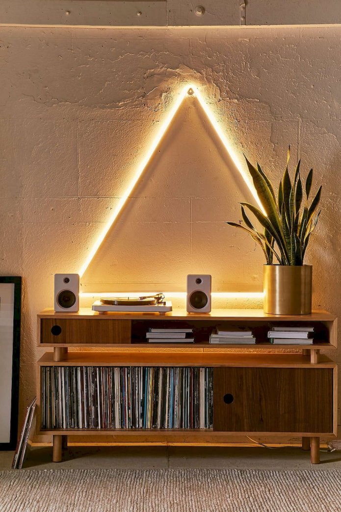 Triangle lamp