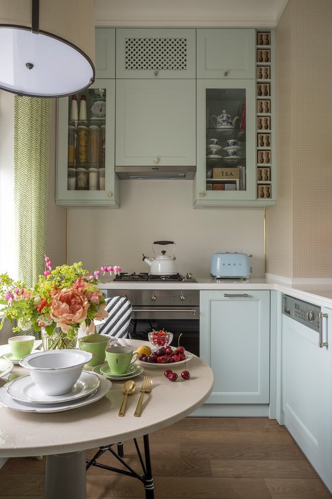 Cabinets up to the ceiling