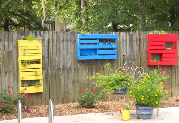 Multicolored pallets