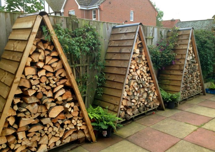Tent-shaped woodshed