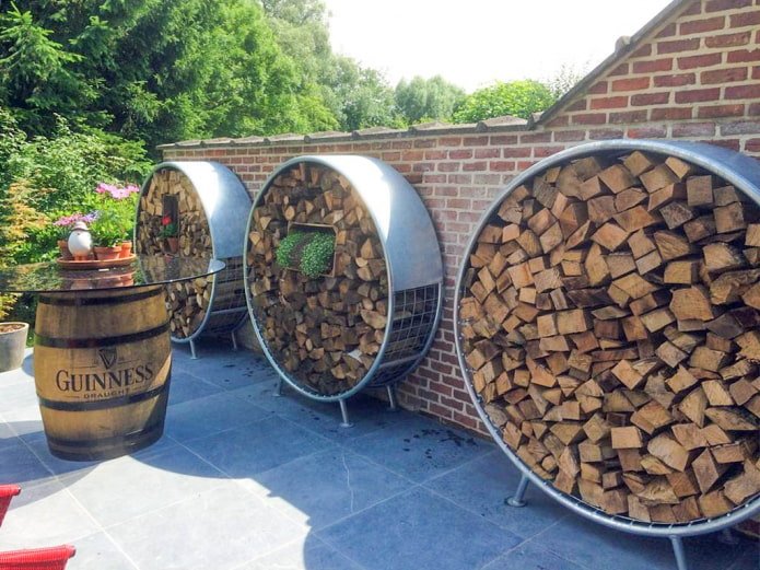 Round woodsheds on legs