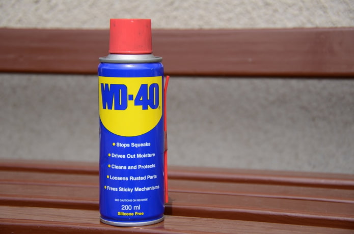 WD-40 against scratches