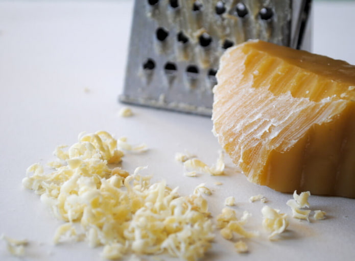 Wax against damage to laminate