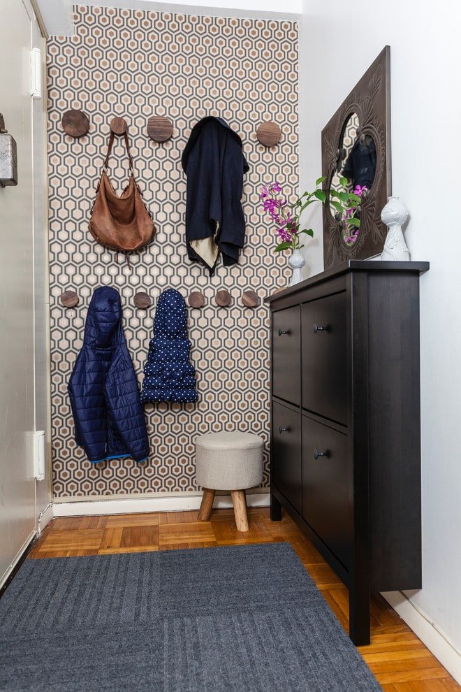 Narrow shoe rack