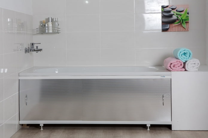 aluminum screen under the bathtub