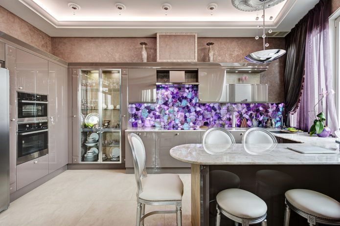 Stone and plaster in the kitchen
