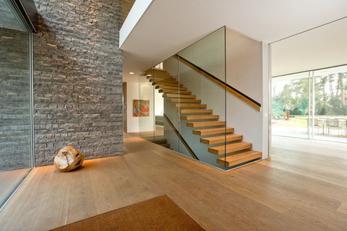 Stone panels in the hallway