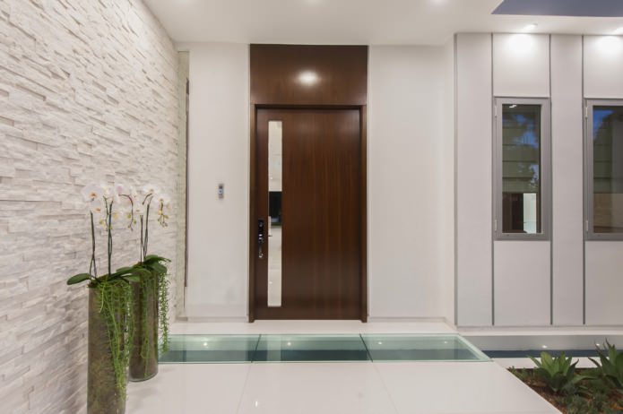facing the wall with gypsum stone