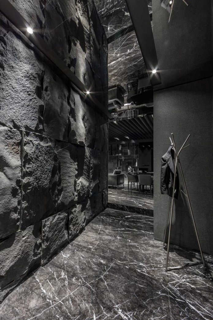 Black stone in the hallway