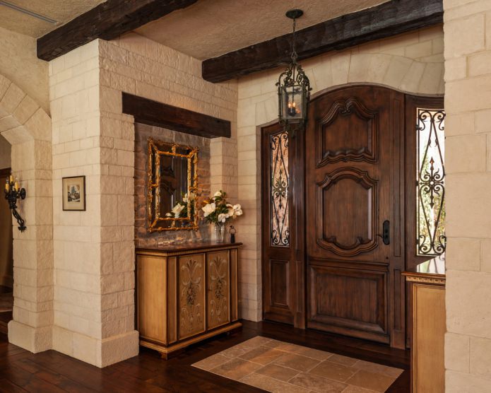 classic style in the hallway