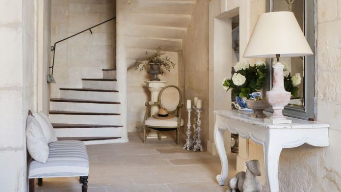 Provence in the hallway