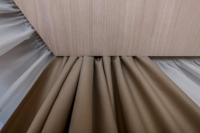 curtain on ceiling cornice