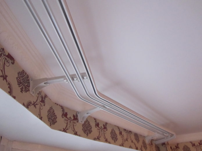 Plastic curtain rod