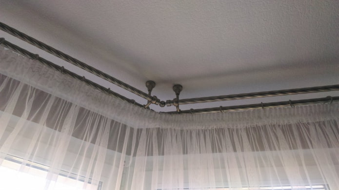 cornice for a triangular bay window