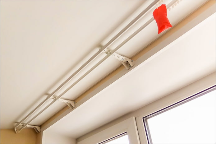 curtain rod on the wall under the stretch ceiling