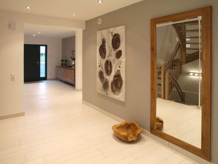 vertical painting in the interior of the hallway