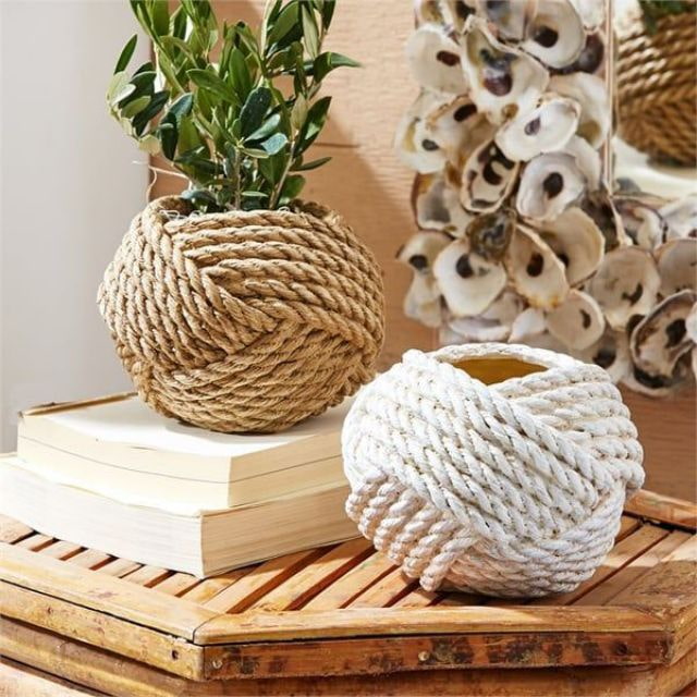 Flower pots made of ropes