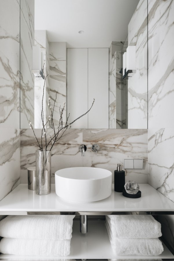 marble-effect porcelain tiles in the interior