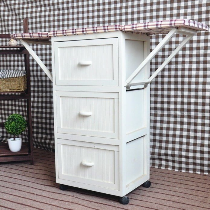 White chest of drawers-transformer