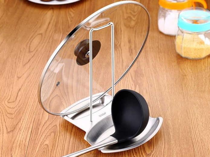 Stand for lid and ladle