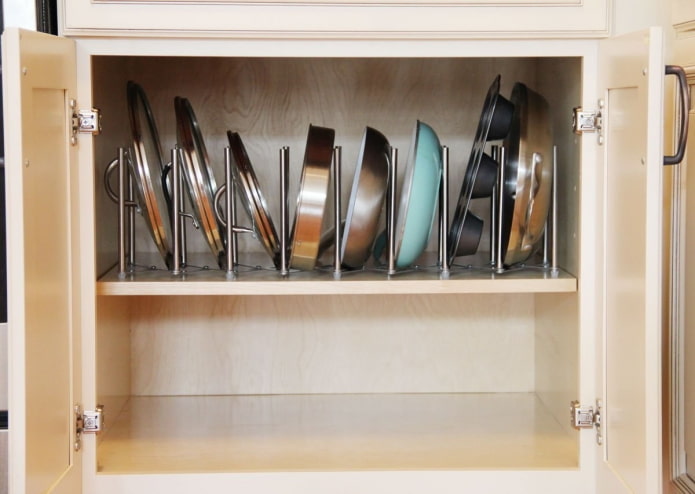 Sliding stand for lids
