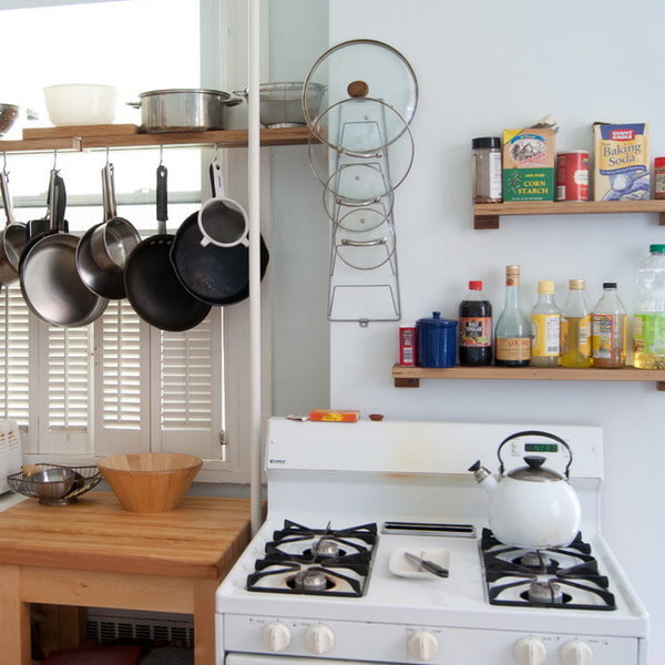Lid holder