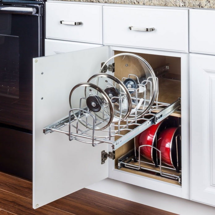 Pull-out holder