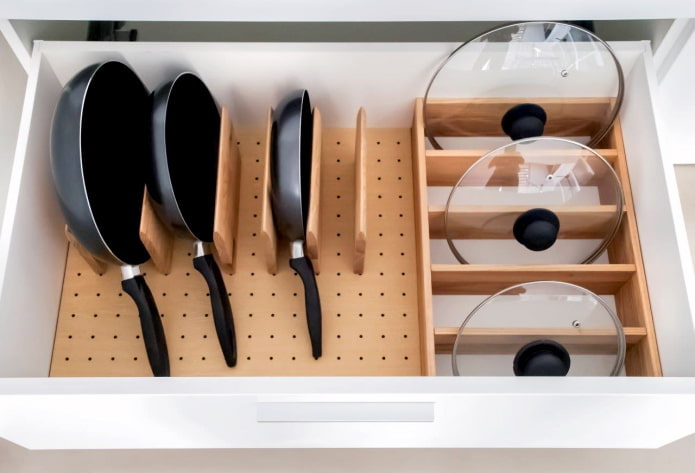 Lids in a bamboo compartment