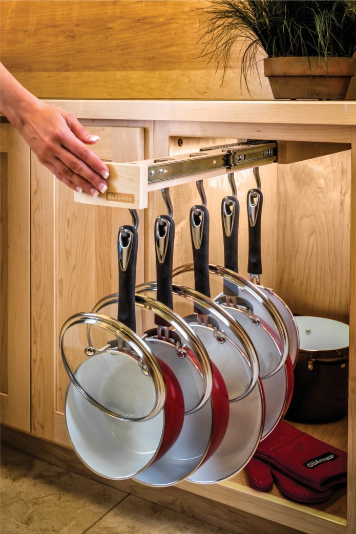 Roll-out holder
