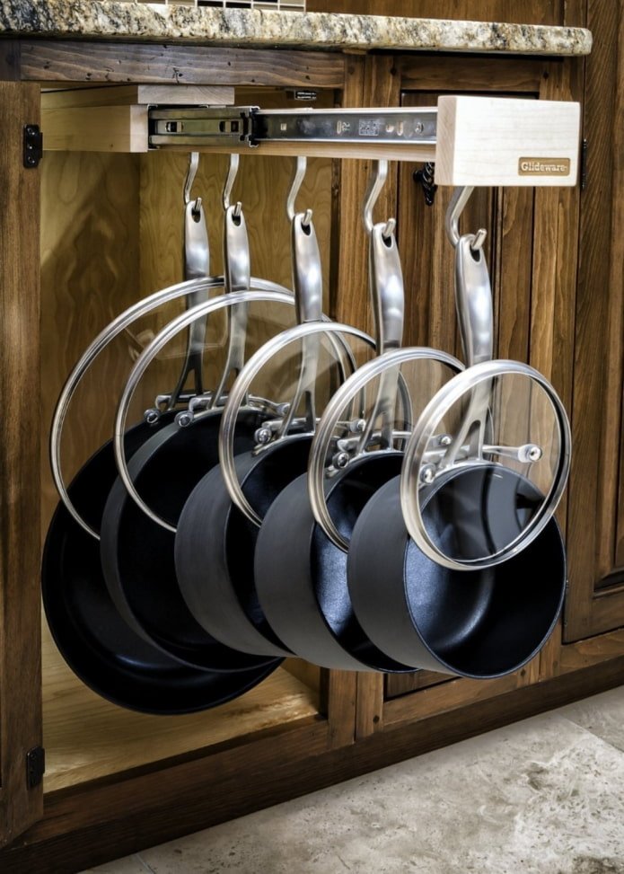 Storing lids on frying pans