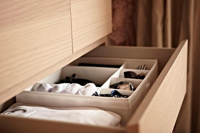 Storage in a chest of drawers