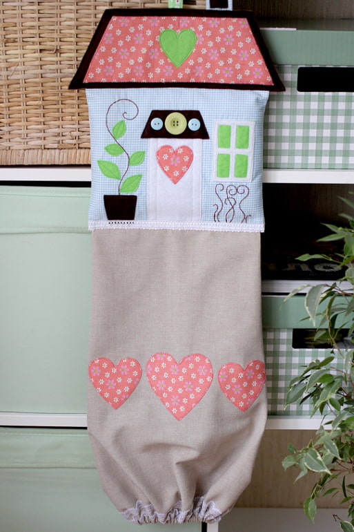 House-shaped bag