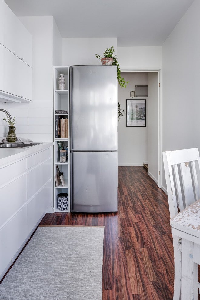Narrow shelving