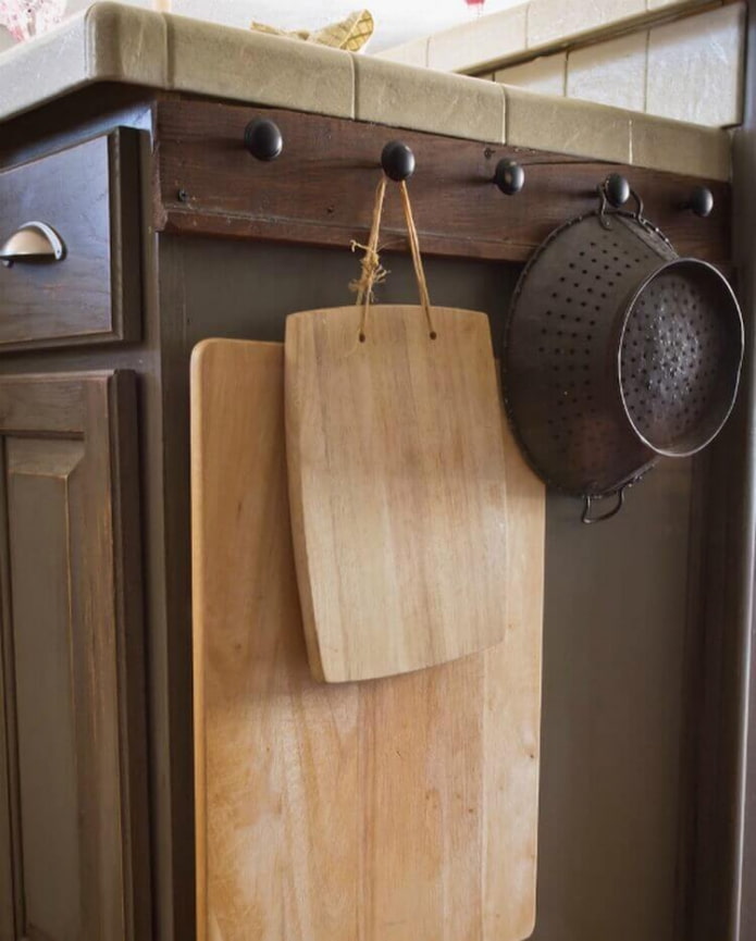 Colander on the side of the cabinet