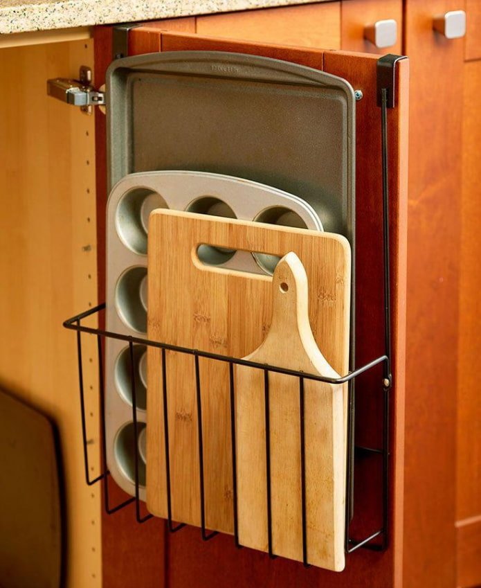 Boards and baking pans on the door