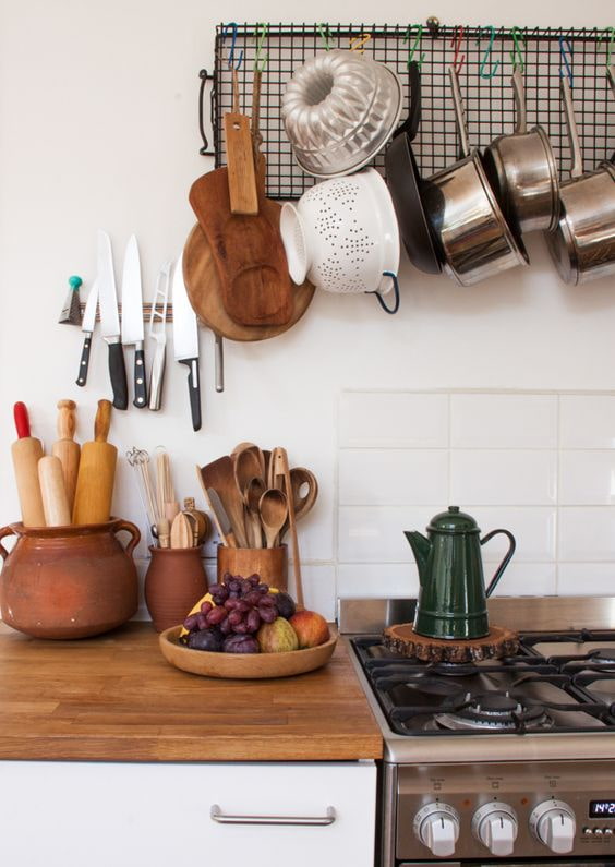 Colander and saucepans on a grid