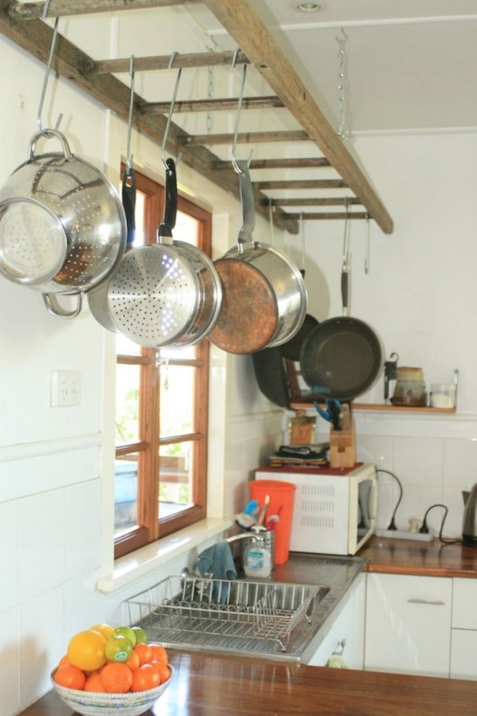 Frame for frying pans from a ladder