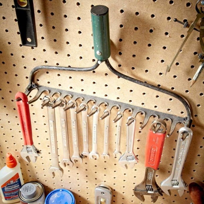 Storing wrenches