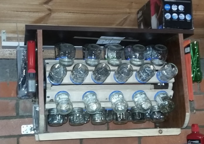 Jars for screws