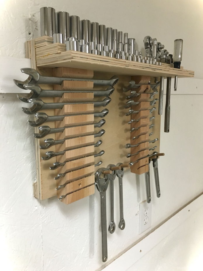 Shelf for storing wrenches
