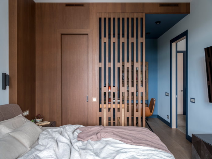 Wardrobe and study in the bedroom
