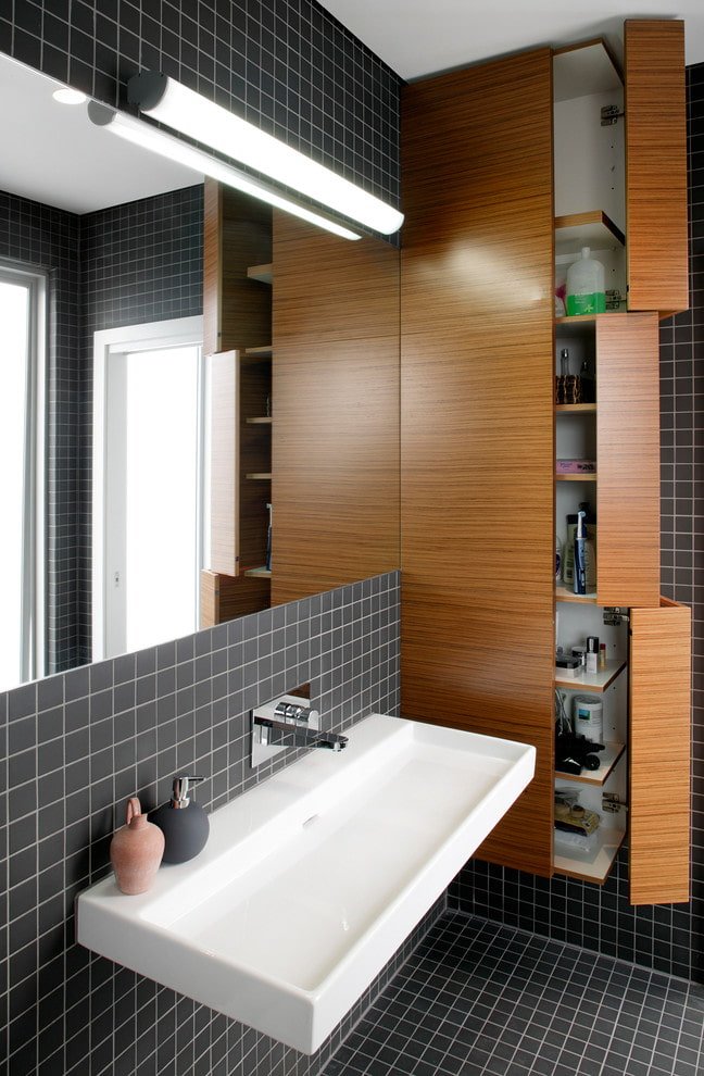Corner cabinet