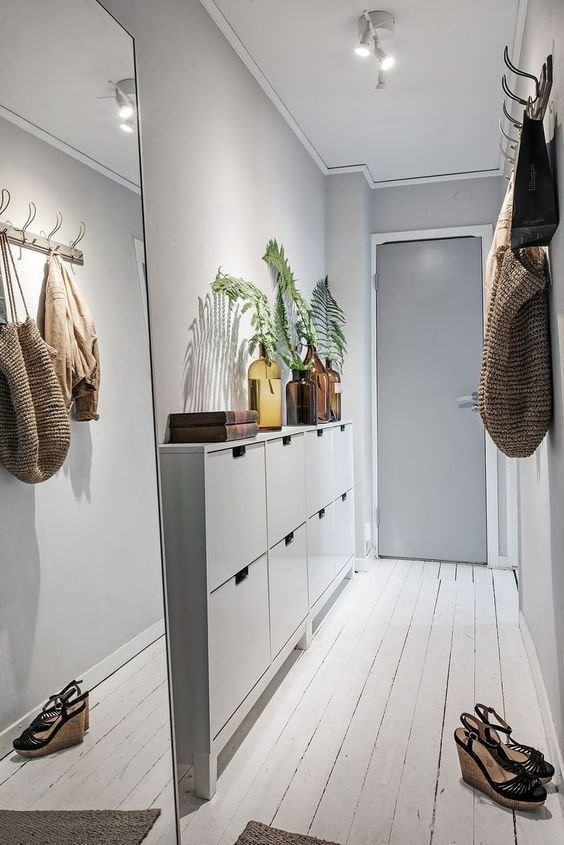 Shoe rack with hanger opposite