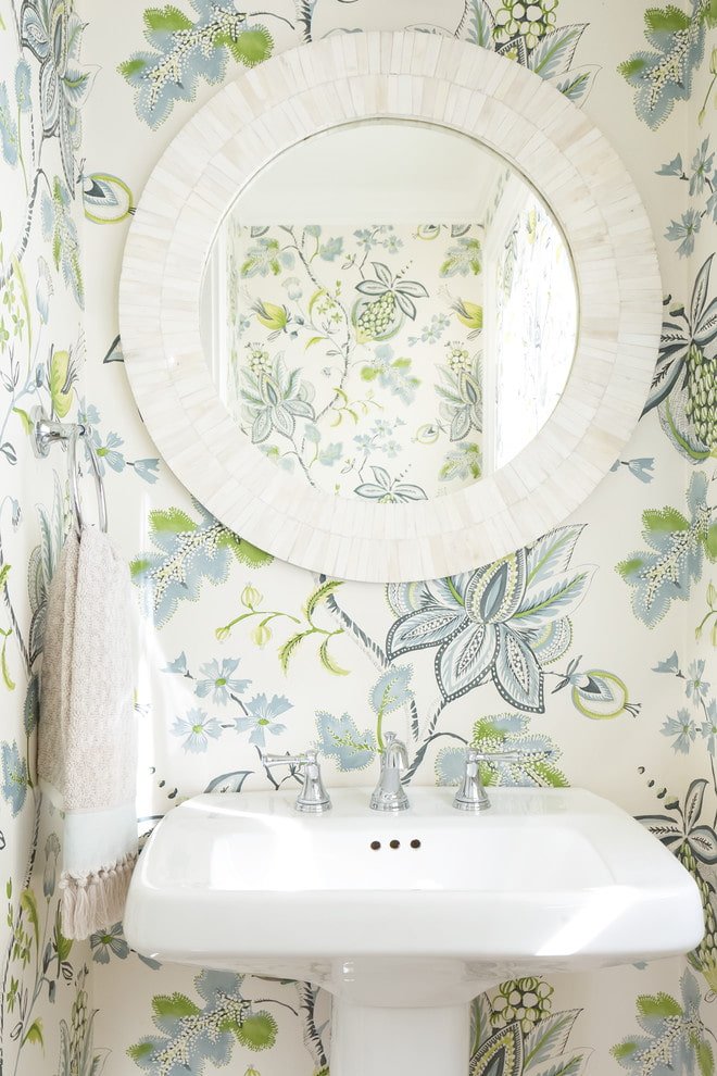 Round towel holder